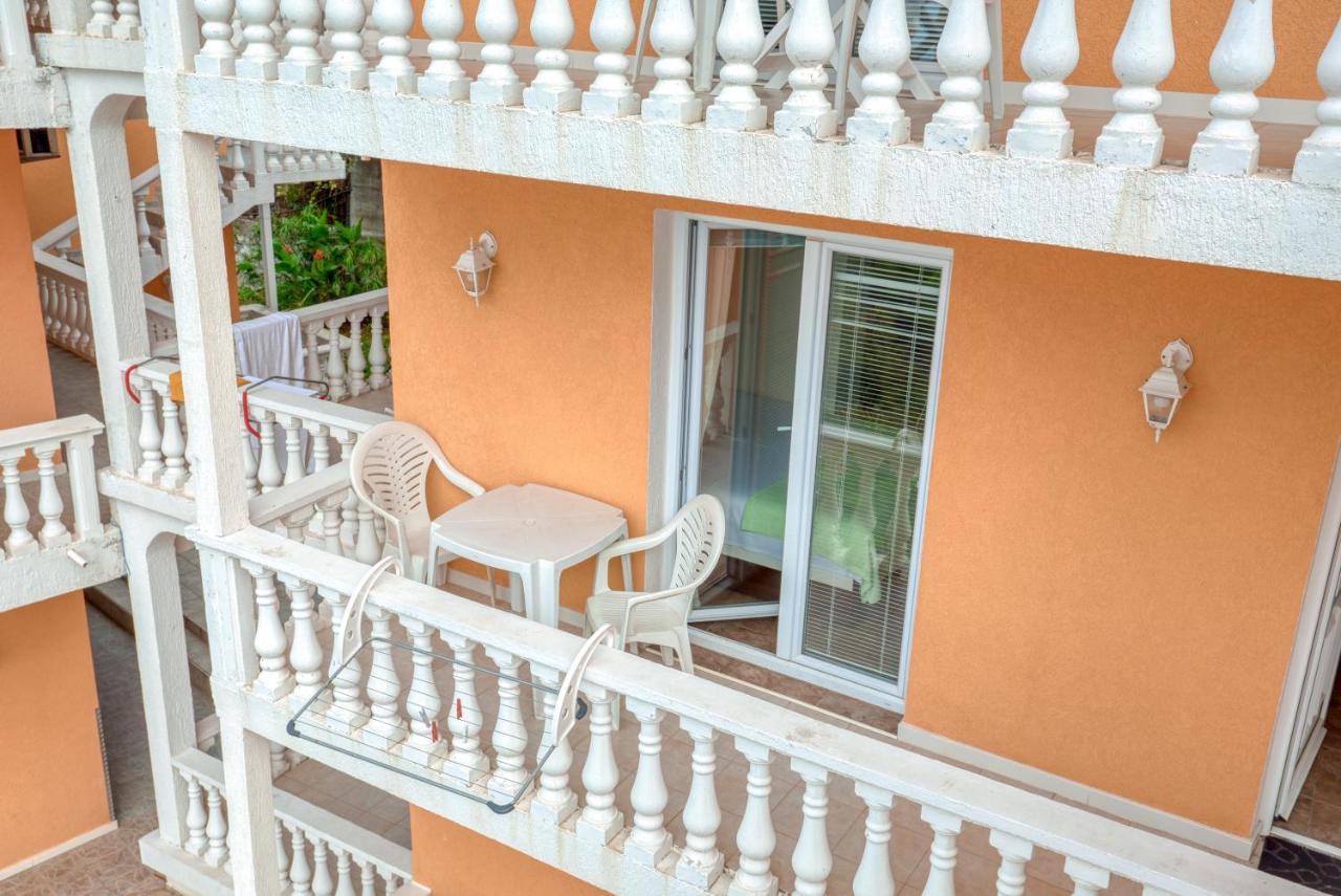 Apartmani Bronhi Sutomore Dış mekan fotoğraf